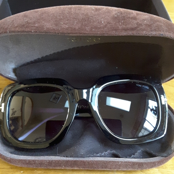 Tom Ford Accessories - NWT Tom Ford Helene Sunglasses!!